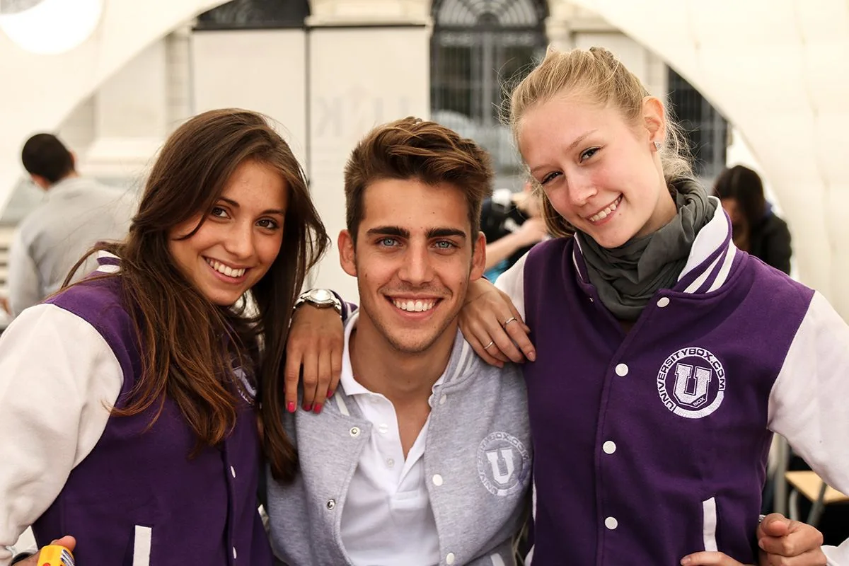 Tre studenti ambassador con la felpa UniversityBox