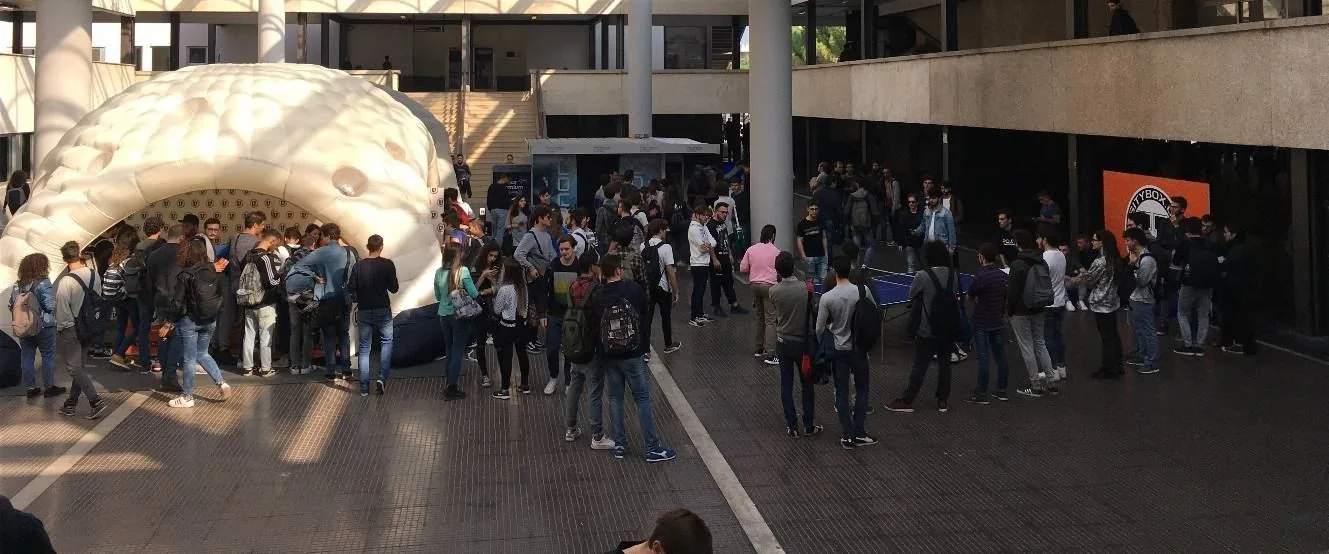 Villaggio UniversityBox in un campus universitario, edizione precedente