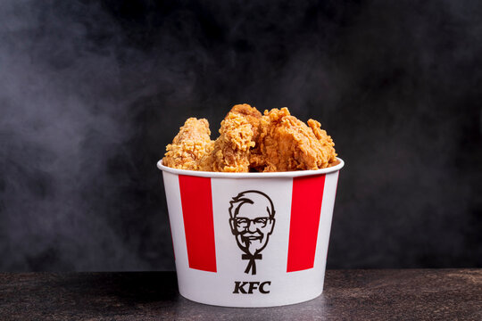 alette di pollo con logo kfc